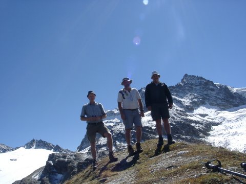 Gruene Kuppe (2579m): Gipfelfoto v.l.n.r.: Thomas,Christian,Andreas