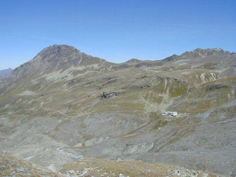 Wanderung zur Wiesbadener Huette - Gruene Kuppe 2579m Blick zur Wiesbadener Huette mit Hohem Rad 2934m