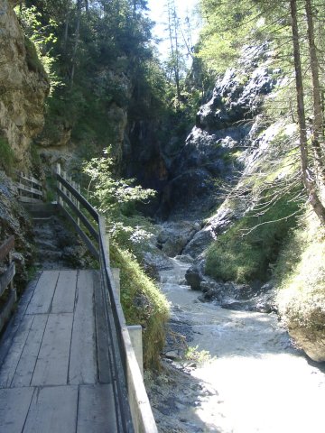 Imst/Rosengartenschlucht: Die Schlucht wird wieder breiter